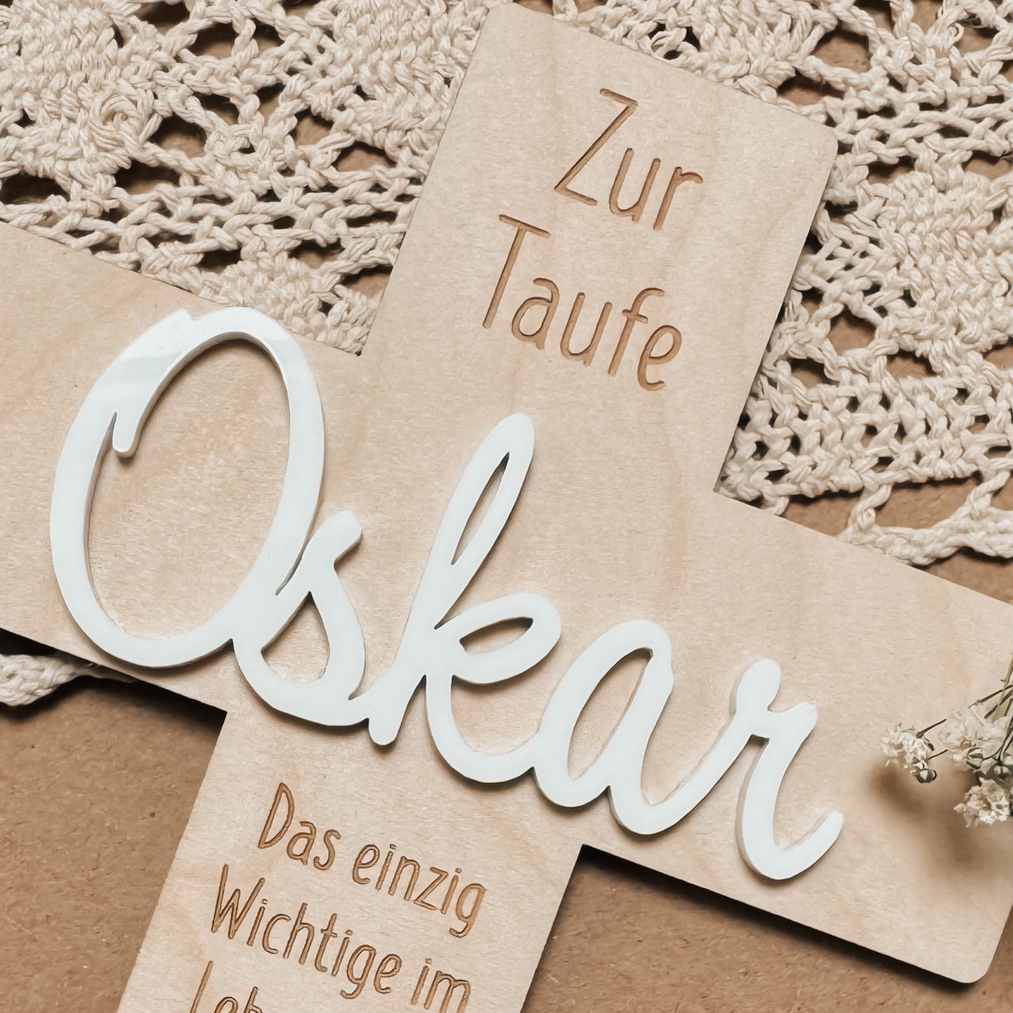 Personalisiertes Kreuz zur Taufe mit Name und Taufspruch aus Holz – Auch als Geschenk zur Kommunion und Konfirmation – Glückwünsche zur Taufe für das Enkelkind