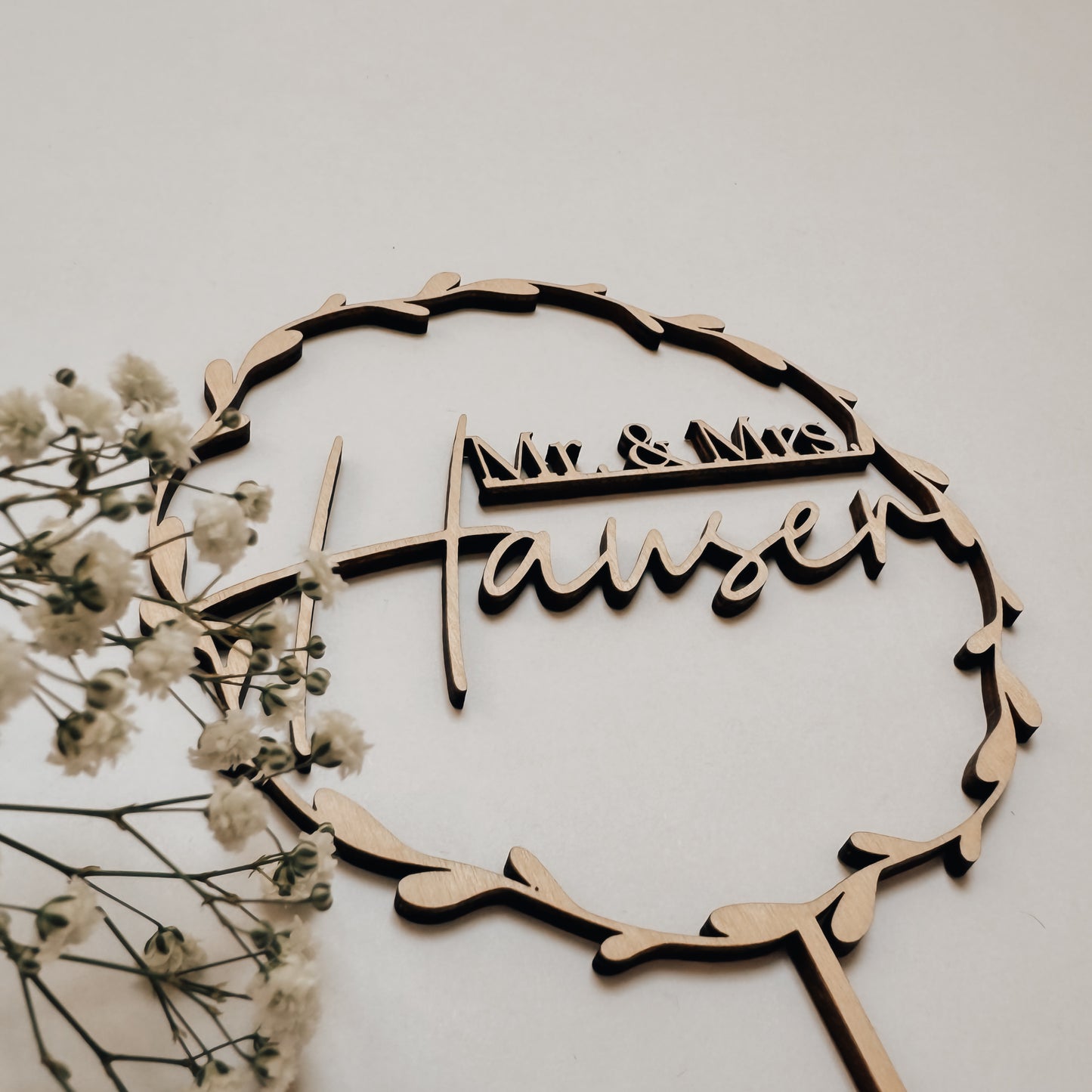 Personalisiert und Einzigartig: Mr und Mrs Holz Cake Topper für Deine Hochzeit