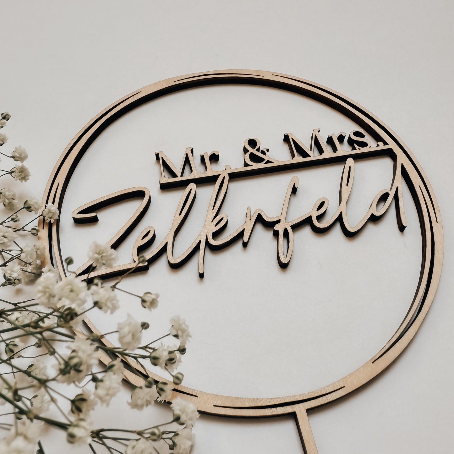 Personalisiert und Einzigartig: Mr und Mrs Holz Cake Topper für Deine Hochzeit