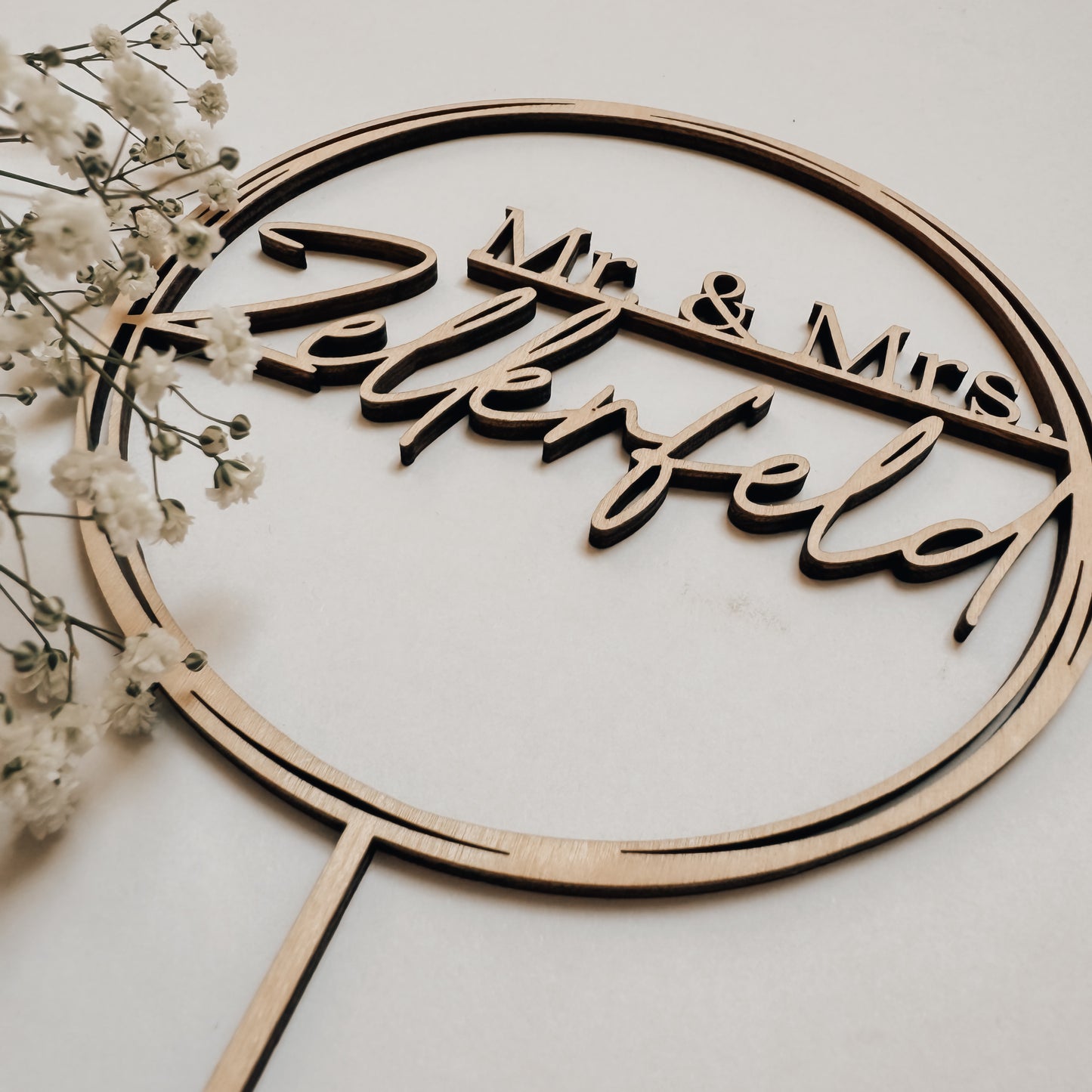 Personalisiert und Einzigartig: Mr und Mrs Holz Cake Topper für Deine Hochzeit