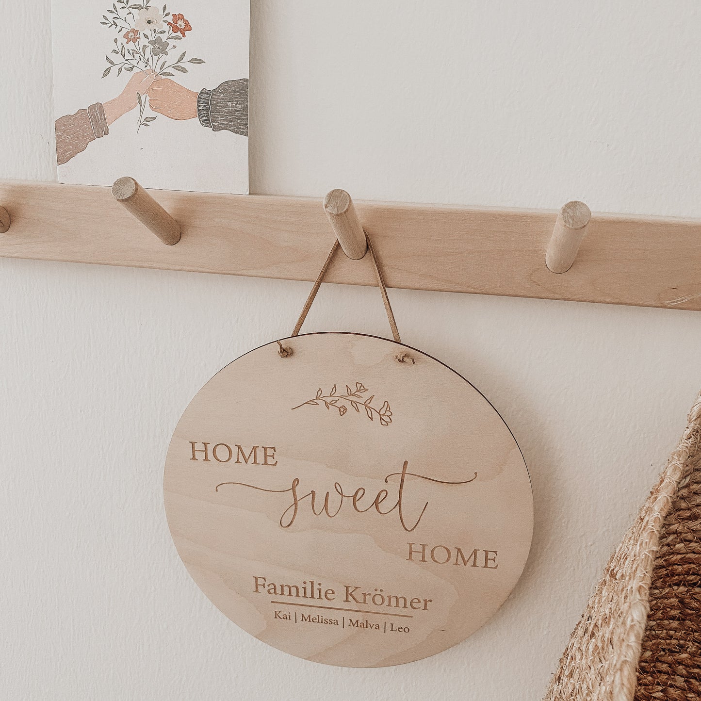 Familienschild aus Holz mit Home Sweet Home und Name personalisiert als ideales Geschenk zur Einweihung oder Hochzeit