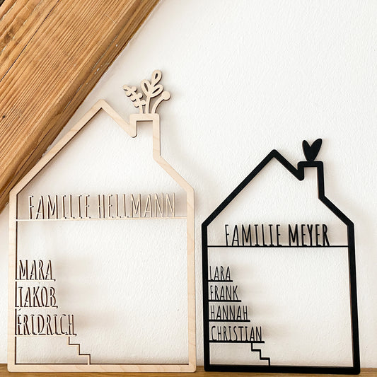 Personalisiertes Türschild Haus aus Holz mit Namen auch ideal als Geschenk für Anlässe wie zur Einweihung oder Hochzeit mit Herz oder Blumen