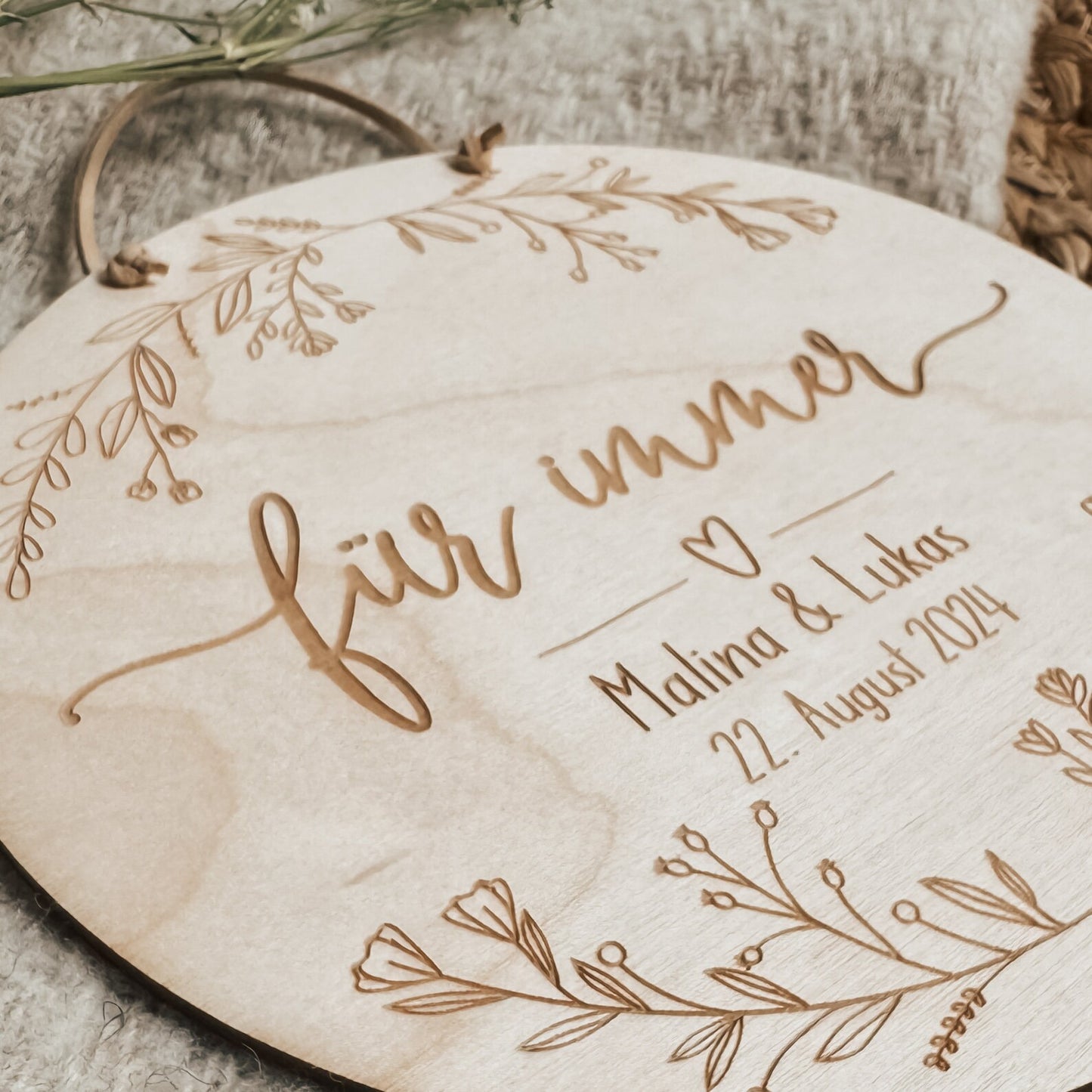 Nachhaltig heiraten: Romantisches Geschenk zur Hochzeit für das Brautpaar aus Holz